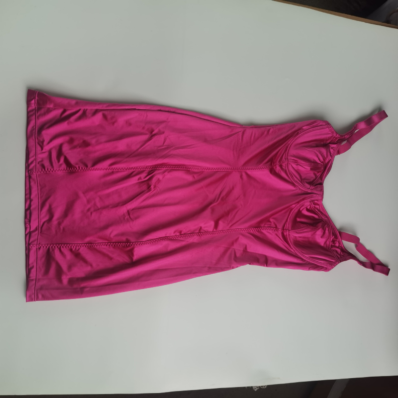 Nylon ujjatlan ruha V-nyakkal, szoros fazon, középméretű hossz, elegáns irodai stílus