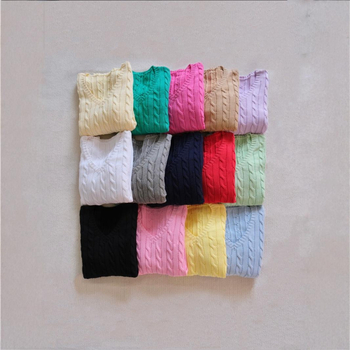 Pamučni pulover s V izrezom, uskog kroja, s životinjskim motivom i vezom, dugim rukavima