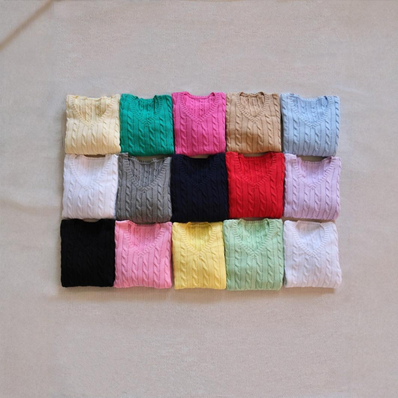 Pamučni pulover s V izrezom, uskog kroja, s životinjskim motivom i vezom, dugim rukavima