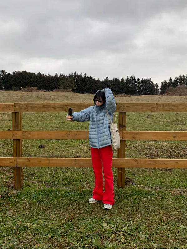 Sieviešu pūkjak ar kapuci Korejas stilā, šaurs piegriezums, neilona audums, 90%+ pildījums