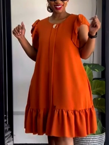 Tencel anyagú A-vonalú ruha, középhosszú, U-formájú gallér, etnikus stílus.