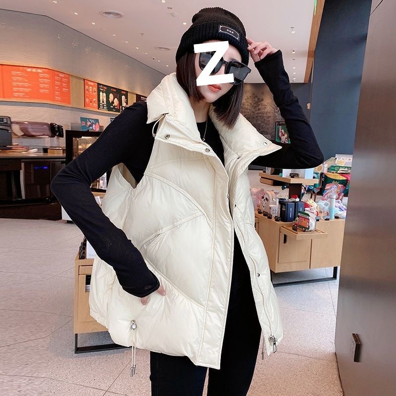 Ženska puffer vesta s perjem, slobodan kroj, visok ovratnik, ultra kratka duljina do 40 cm, punilo od bijelog pačjeg perja