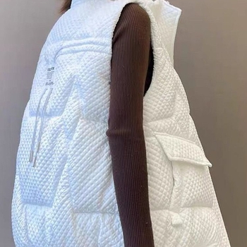 Vesta s polo ovratnikom, chenille tkanina sa spandeksom, regularni kroj, proljeće 2025