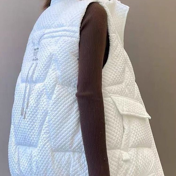 Vesta s polo ovratnikom, chenille tkanina sa spandeksom, regularni kroj, proljeće 2025