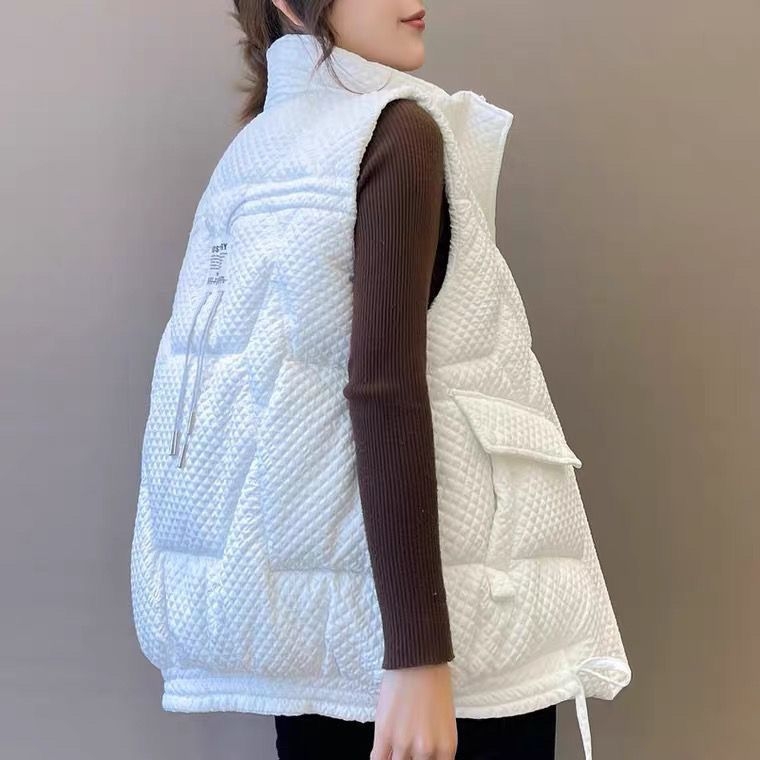 Vesta s polo ovratnikom, chenille tkanina sa spandeksom, regularni kroj, proljeće 2025