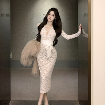 Hosszú csipkés bodycon ruha paneles díszítéssel, V-nyakkal, magas derék, elasztikus poliészter