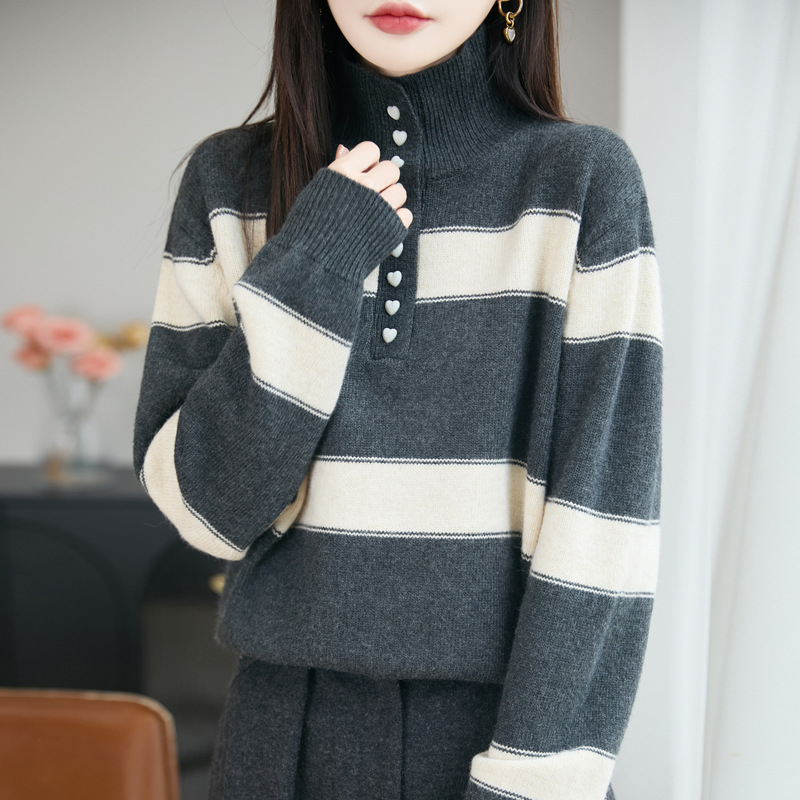 Pleteni džemper s kapuljačom i prugama, slobodan kroj, visok ovratnik, vuneno-nijlon mješavina (Raccoon fleece)