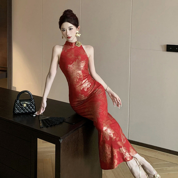 Hosszú nyomtatott ruha, magas derekú, ujjatlan, félmagas gallér, elasztikus poliészterből