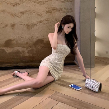 Φόρεμα τύπου τούμπ τοπ, κοινωνικο-αριστοκρατικό στυλ, στενή γραμμή στους γοφούς, κοντό μήκος, χωρίς μανίκια, λαιμόκοψη γραμμής, πολυεστέρας