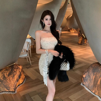 Φόρεμα τύπου τούμπ τοπ, κοινωνικο-αριστοκρατικό στυλ, στενή γραμμή στους γοφούς, κοντό μήκος, χωρίς μανίκια, λαιμόκοψη γραμμής, πολυεστέρας