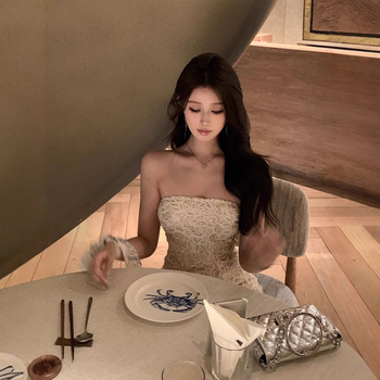 Φόρεμα τύπου τούμπ τοπ, κοινωνικο-αριστοκρατικό στυλ, στενή γραμμή στους γοφούς, κοντό μήκος, χωρίς μανίκια, λαιμόκοψη γραμμής, πολυεστέρας