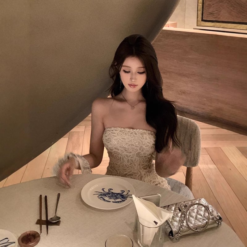 Φόρεμα τύπου τούμπ τοπ, κοινωνικο-αριστοκρατικό στυλ, στενή γραμμή στους γοφούς, κοντό μήκος, χωρίς μανίκια, λαιμόκοψη γραμμής, πολυεστέρας