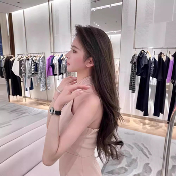 Rochie din poliester, guler halter, fără călcare, fermoar la talie, croială dintr-un singur articol, stil socialite