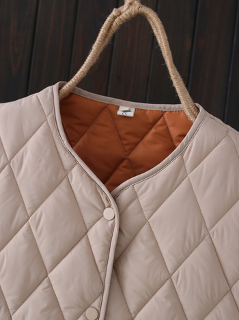 Ženski zimski prsluk bez rukava s V-izrezom, široka silueta, ovčja vuna, kopčanje u jednoj liniji, sezona zima 2023