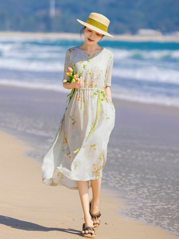 Rochie cu imprimeu floral din ramie, decolteu în V, mâneci jumătate, talie înaltă