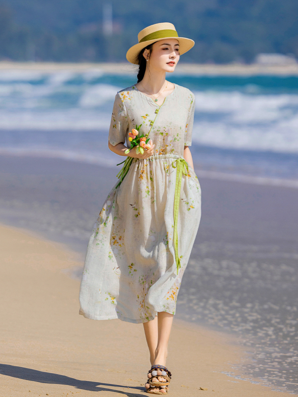 Rochie cu imprimeu floral din ramie, decolteu în V, mâneci jumătate, talie înaltă