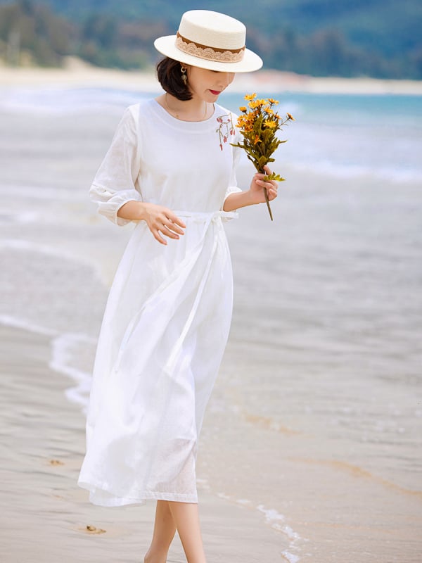 Rochie din ramie cu dantelă brodată, mâneci lampă, guler rotund, talie reglabilă