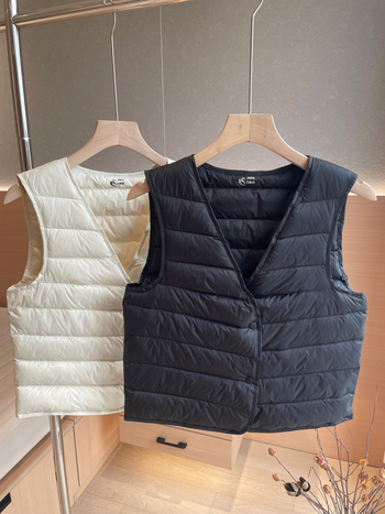 Ženski prsluk s gusjim perjem, slim fit, V-dekolte, najlon tkanina, kratka duljina (postotak perja 86–90%)