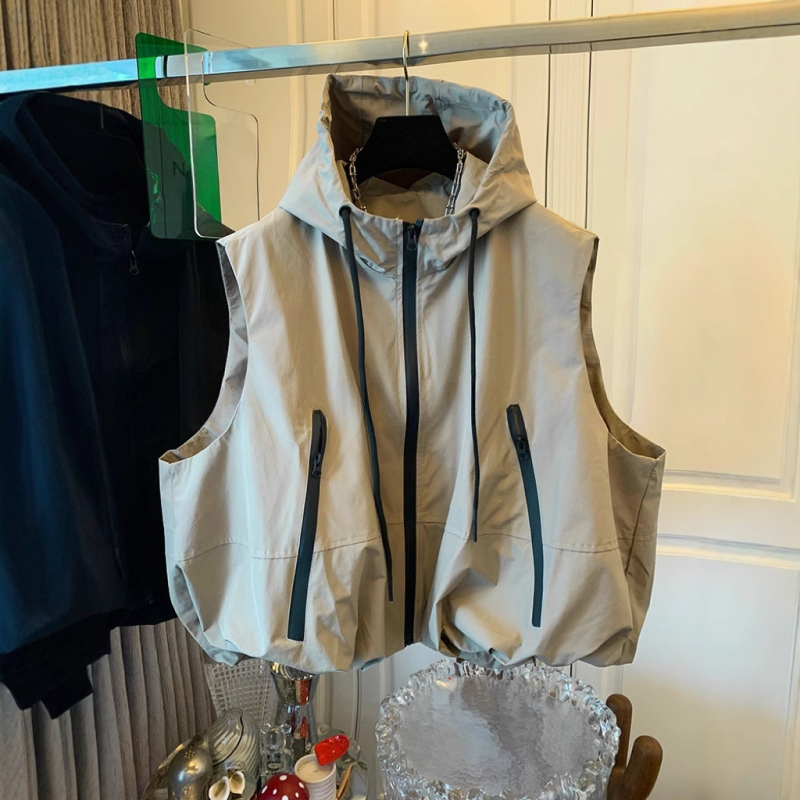 Ženski bezrukavni vest s stojećim ovratnikom, kratka duljina 40–50 cm, poliester, prednji zatvarač