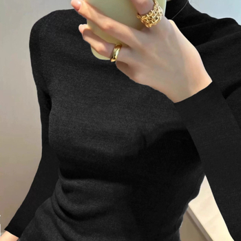 Vuneni pulover s polu-visokim ovratnikom, uski kroj, dugi rukavi, srednja debljina