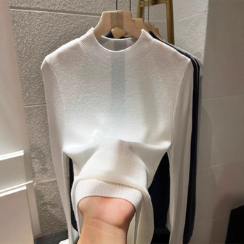 Vuneni pulover s polu-visokim ovratnikom, uski kroj, dugi rukavi, srednja debljina