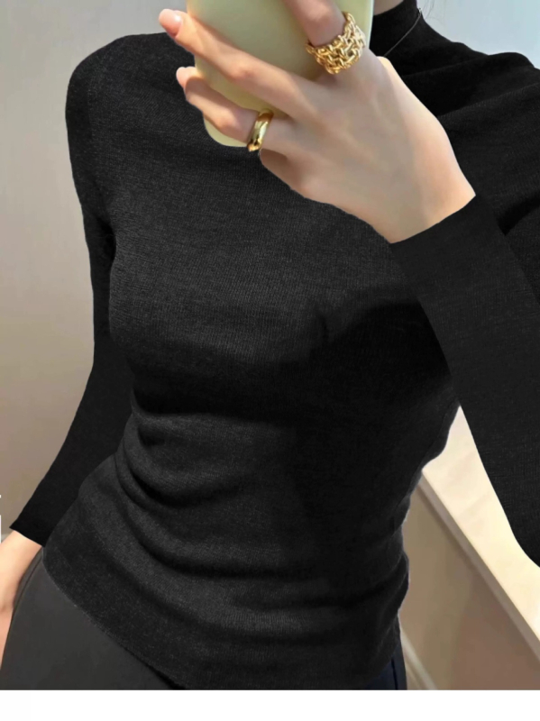 Vuneni pulover s polu-visokim ovratnikom, uski kroj, dugi rukavi, srednja debljina