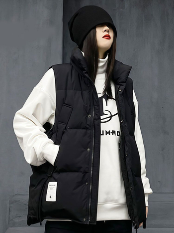 Ženska vesta od poliestera s punjenjem od pamuka, V-izrez, zatvarač, jednobojna, opuštena silueta, jesensko-zimski stil.