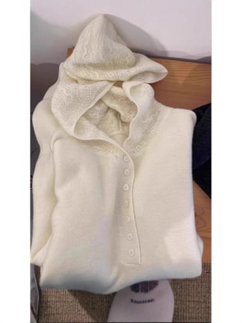 Ženski kapuljačasti pleteni pulover od vune, slobodan kroj, polo ovratnik, dugi rukavi, 95% vuna