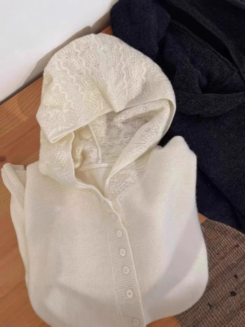 Ženski kapuljačasti pleteni pulover od vune, slobodan kroj, polo ovratnik, dugi rukavi, 95% vuna