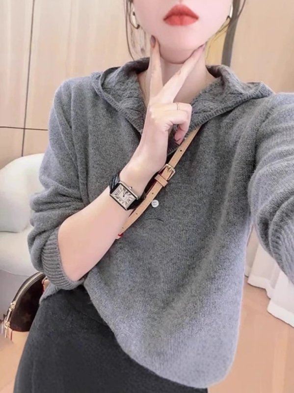 Ženski kapuljačasti pleteni pulover od vune, slobodan kroj, polo ovratnik, dugi rukavi, 95% vuna