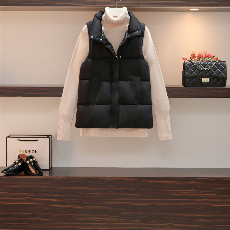 Ženska veste, regular stil s kraljevskim stilom sestre; V-izrez; srednja duljina 50-65 cm; glavni materijal viskozna; sadržaj ovčje vune; kopčanje u jednom redu i više kopči