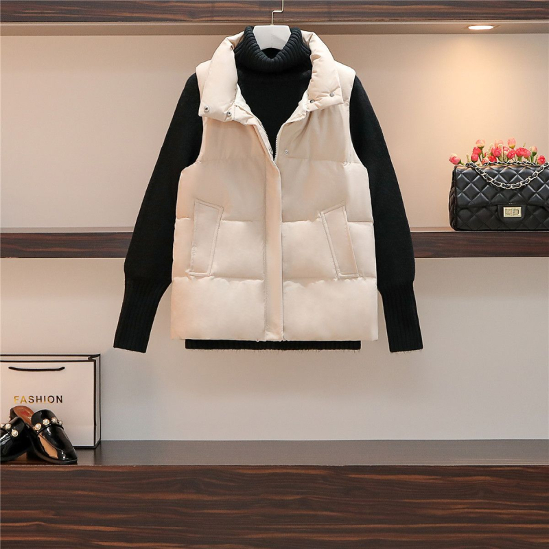 Ženska veste, regular stil s kraljevskim stilom sestre; V-izrez; srednja duljina 50-65 cm; glavni materijal viskozna; sadržaj ovčje vune; kopčanje u jednom redu i više kopči