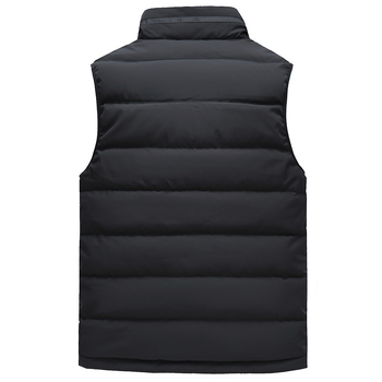 Férfi tollmellény álló gallérral, elülső cipzár, vastag szigetelés, töltet: 90% fehér kacsa toll, külső anyag: kémiai rostokból álló keverék, bélés: poliészter