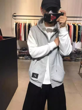 Muško kardigan-vest s kapuljom i zatvaračem, bez rukava, 100% poliester, ravni kroj, za proljeće i jesen