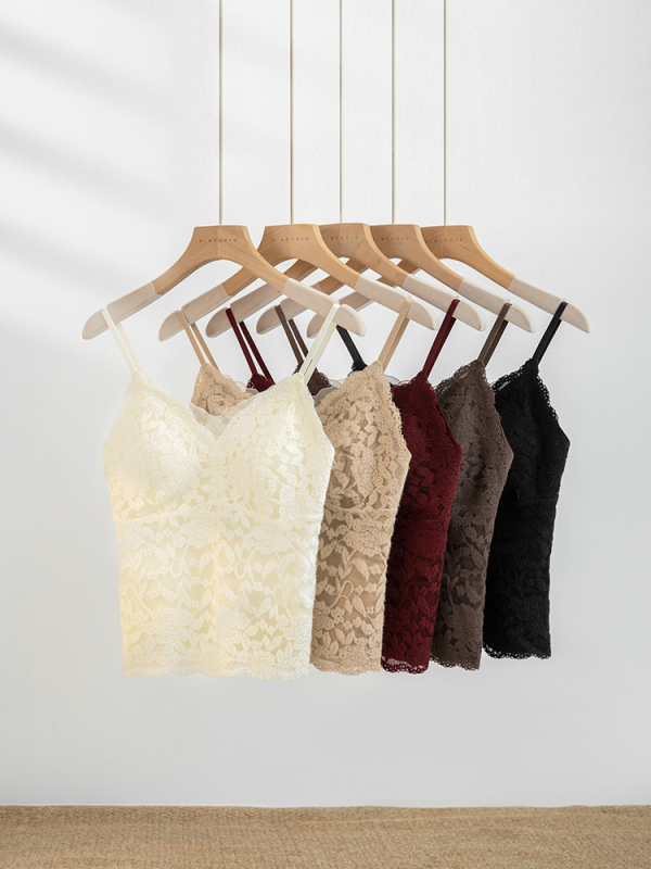 Csipkés topp melltartóbetéttel, egyenes szabású, anyag: nylon és spandex keverék, vállpántokkal, minden szezonra alkalmas