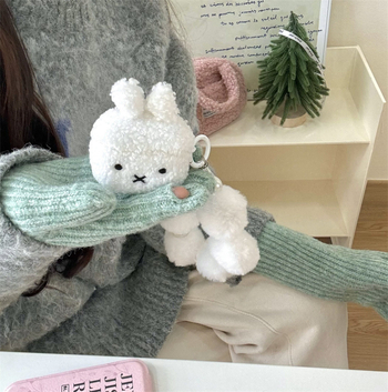 Carcasă de protecție din catifea în formă de iepuraș pentru Apple AirPods Pro 2a/3a generație – husă cu exterior moale, stil desen animat, motiv gravat