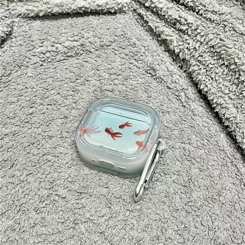 Zlatna ribica zaštitno kućište za AirPods 4 i AirPods Pro 2 – cartoon stil; materijal: Drugo; kompatibilni modeli: Drugo; 3. generacija