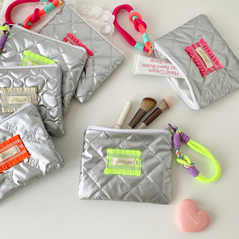 HISOCUTE kozmetikai táska masni-szíves mintával, nagy kapacitású clutch, poliészter anyag, cipzáras zárás, hordozható, uniszex