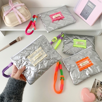 HISOCUTE kozmetikai táska masni-szíves mintával, nagy kapacitású clutch, poliészter anyag, cipzáras zárás, hordozható, uniszex