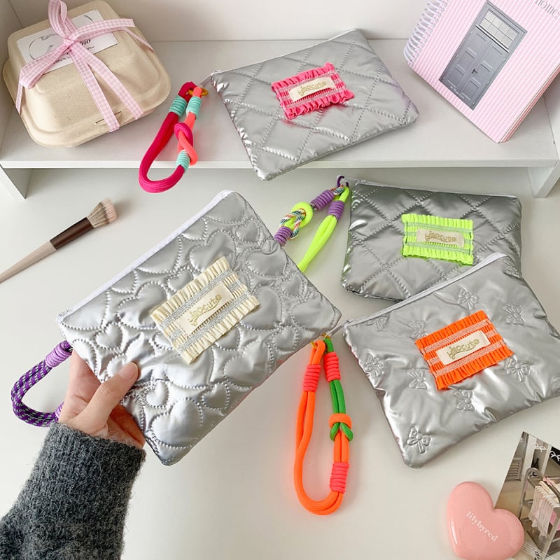 HISOCUTE kozmetikai táska masni-szíves mintával, nagy kapacitású clutch, poliészter anyag, cipzáras zárás, hordozható, uniszex