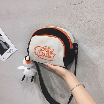 Mala platnena crossbody torbica, korejski Harajuku Ulzzang stil, kružnog oblika, kontrastne boje, 2023