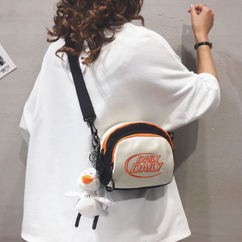 Mala platnena crossbody torbica, korejski Harajuku Ulzzang stil, kružnog oblika, kontrastne boje, 2023