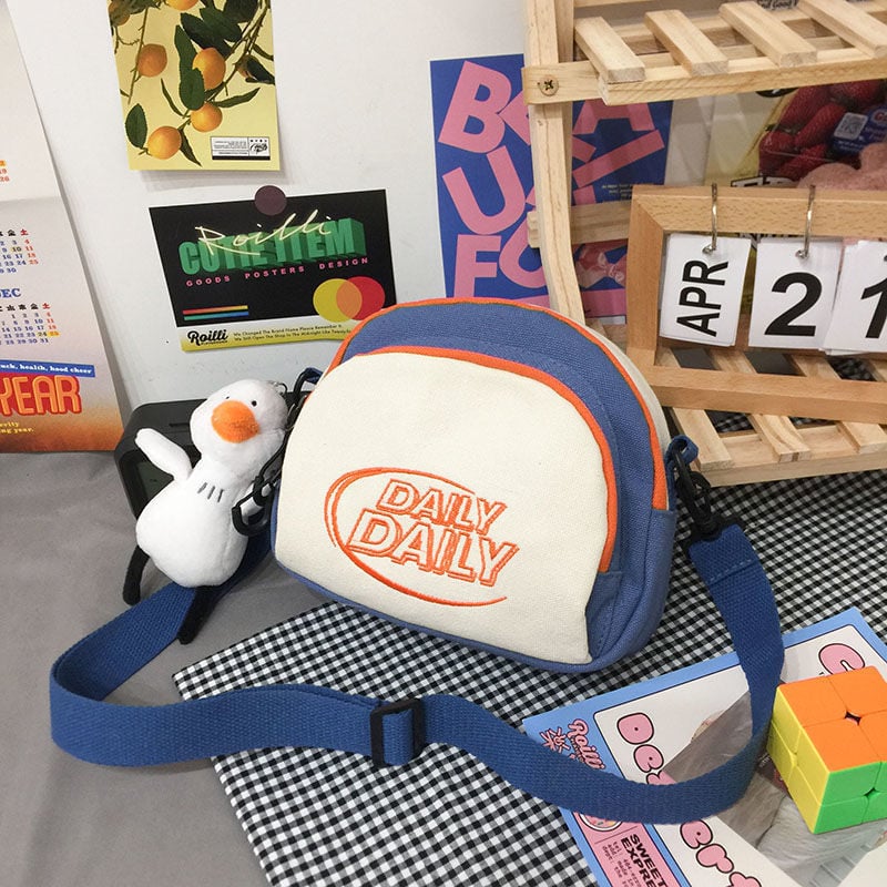 Mala platnena crossbody torbica, korejski Harajuku Ulzzang stil, kružnog oblika, kontrastne boje, 2023