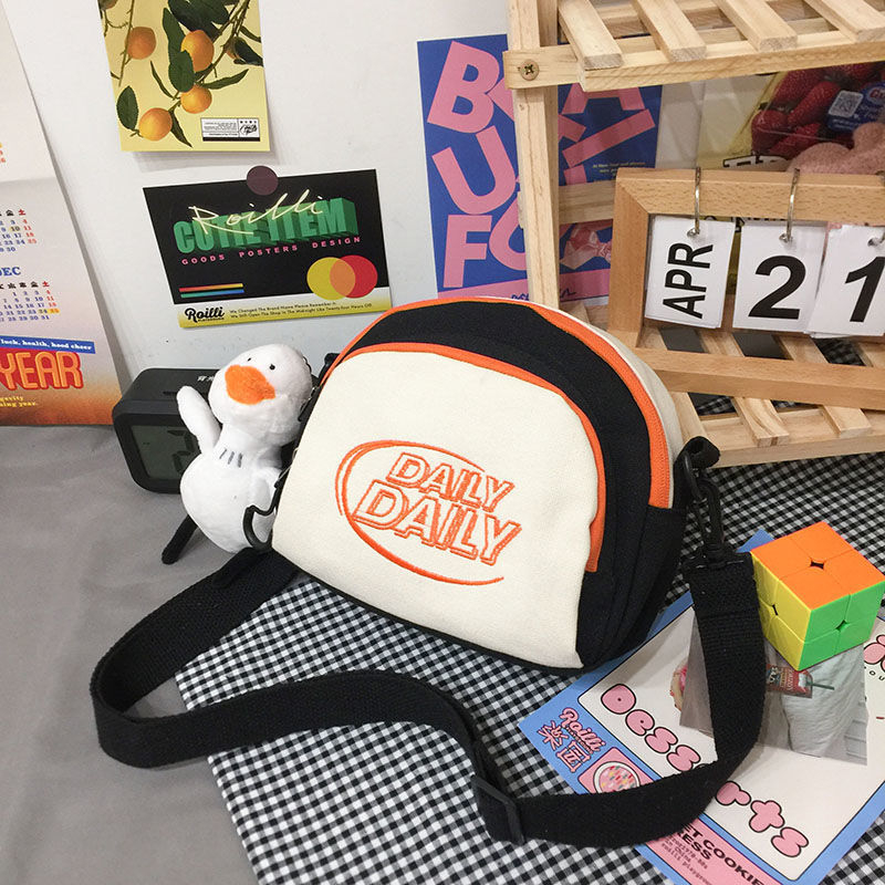 Mala platnena crossbody torbica, korejski Harajuku Ulzzang stil, kružnog oblika, kontrastne boje, 2023