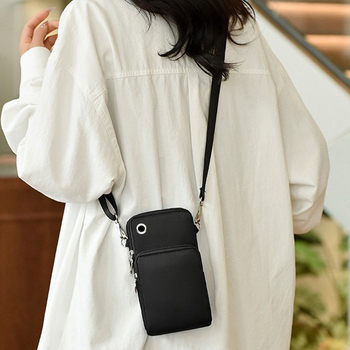 Crossbody torba za mobitel, kompaktni dizajn, vertikalni kvadratni oblik, zatvarač, poliesterska podstava, ljeto 2024, za slobodno vrijeme putovanja.