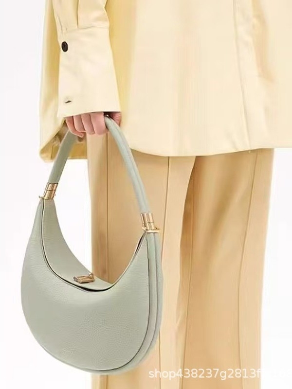 Taška na rameno v tvare polmesiaca z PU kože, s uzáverom na zámok a zipsovou priehradkou