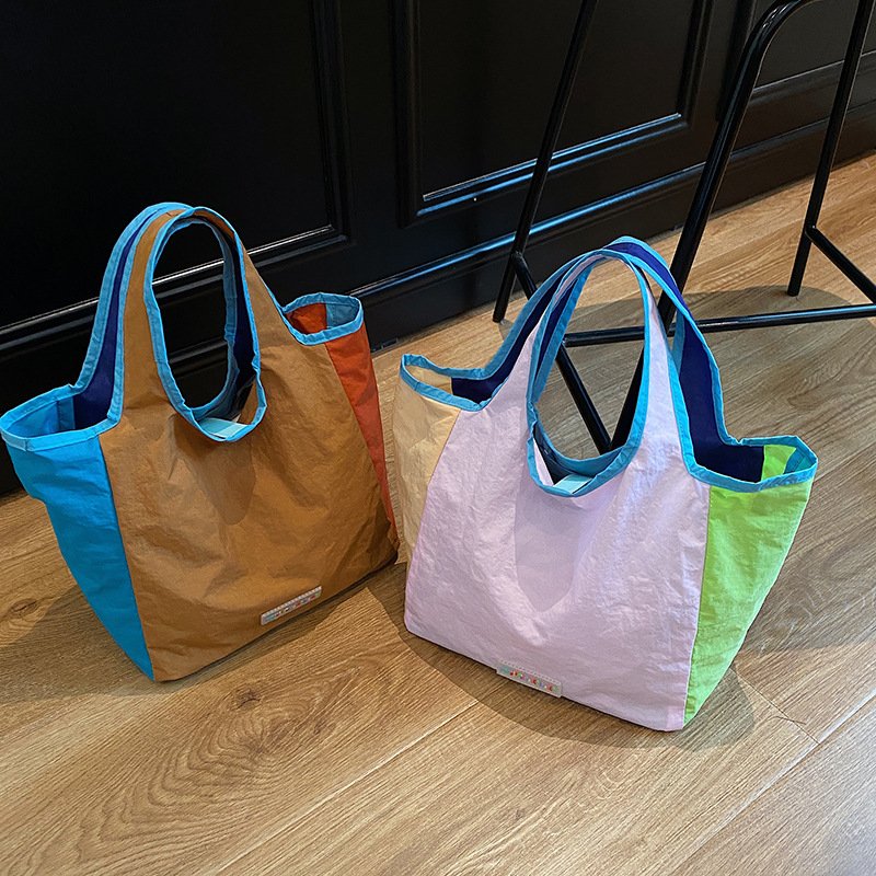 Dámska tote taška, patchwork z praného textilu, farebný blok casual štýl, vedro tvar, otvorený horný diel, vnútorná kapsa na telefón, bez podšívky