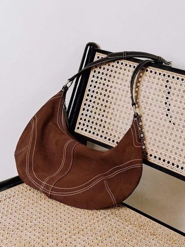 Kožna crossbody torba, dumpling oblik, nubuk naglasci (zip zatvaranje; pamuk podstava; laminirana unutarnja džep; dvije naramenice)