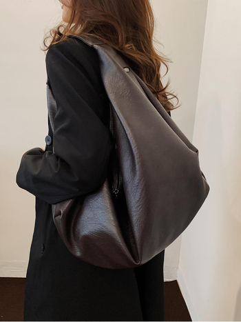 Yavanga Ženska torbica preko ramena — PU koža, dumpling oblik, zatvarač, unutarnji džep sa zatvaračem