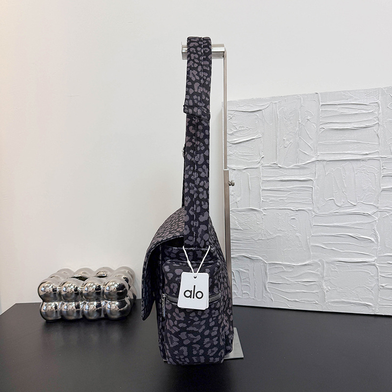 Taška cez rameno z plátna s leopardím vzorom, pre ženy, mestský štýl, vrecko na telefón a dokumenty, trojrozmerný dizajn, otváranie s krytom, polyesterová podšívka